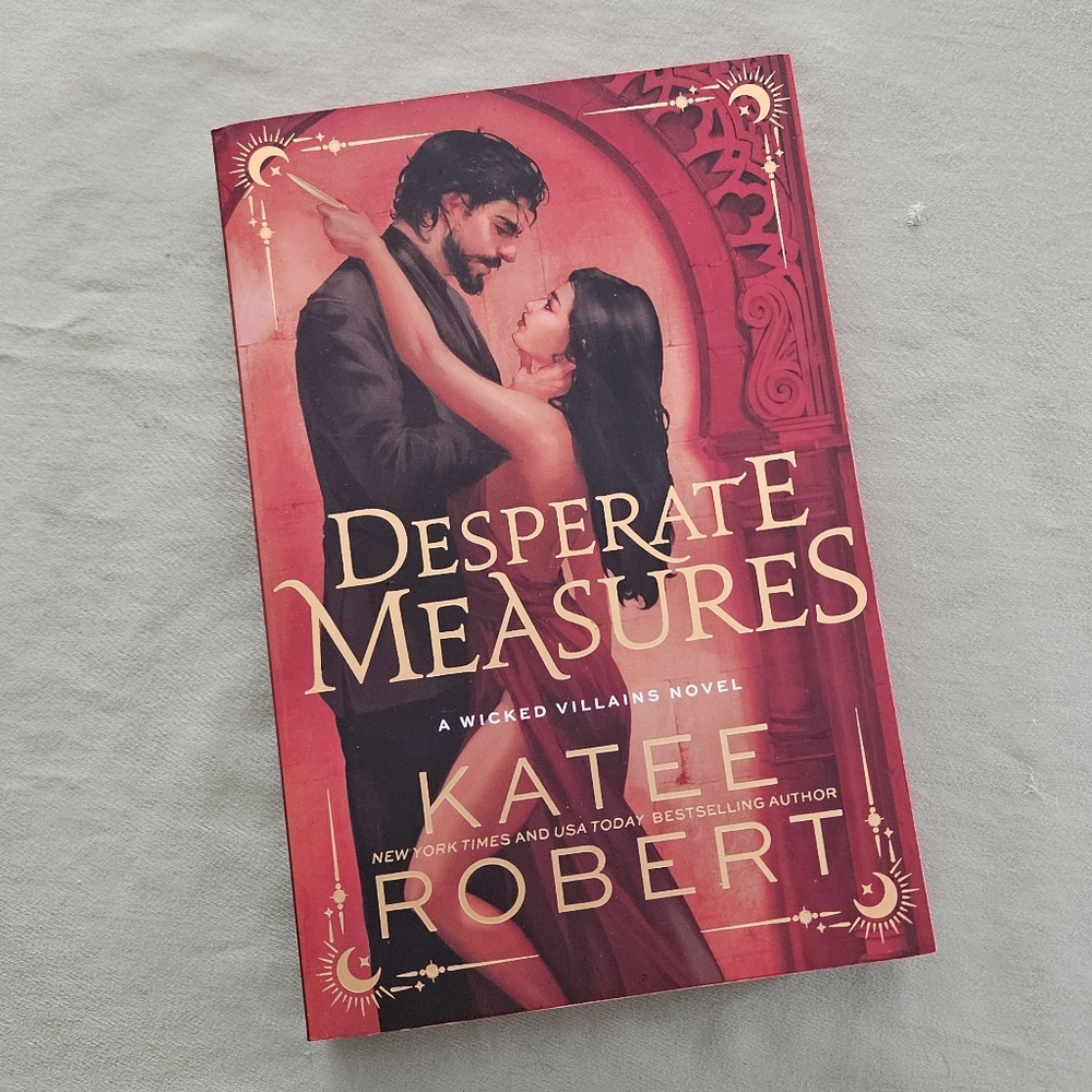 Desperate Measures Wicked Villains 1 by Katee Robert - Paperback Special Edition